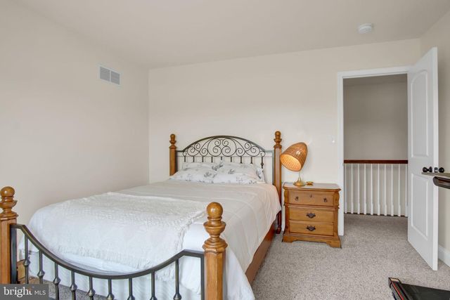 20 BELLA TERRA DR, Shermans Dale, PA 17090