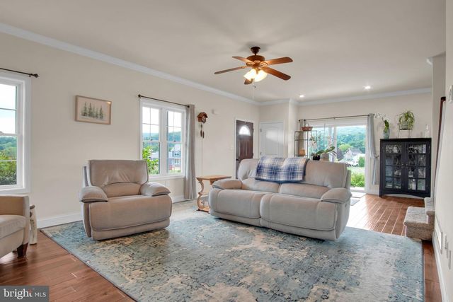 20 BELLA TERRA DR, Shermans Dale, PA 17090