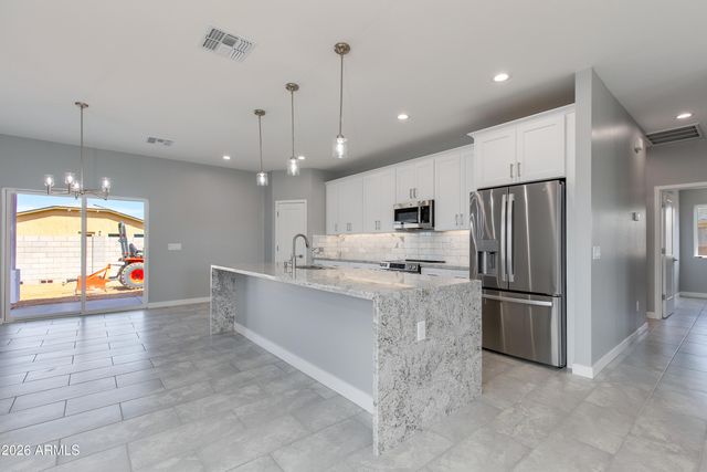 32001 N POPLAR Street, Wittmann, AZ 85361