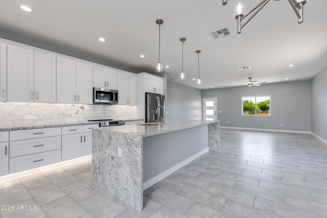 32001 N POPLAR Street, Wittmann, AZ 85361