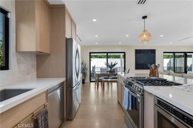 5722 Le Sage Avenue, Woodland Hills, CA 91367