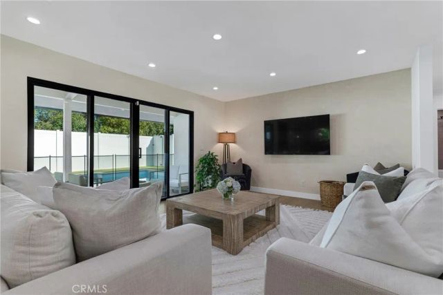 5722 Le Sage Avenue, Woodland Hills, CA 91367