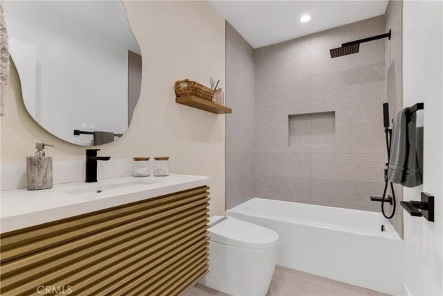 5722 Le Sage Avenue, Woodland Hills, CA 91367