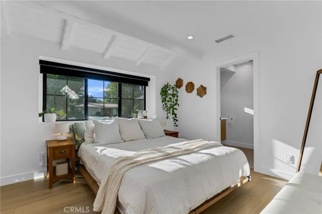5722 Le Sage Avenue, Woodland Hills, CA 91367