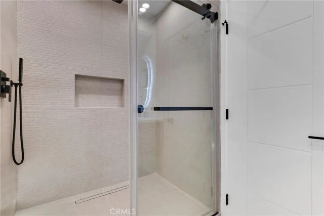 5722 Le Sage Avenue, Woodland Hills, CA 91367