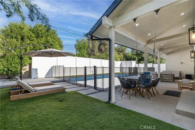 5722 Le Sage Avenue, Woodland Hills, CA 91367