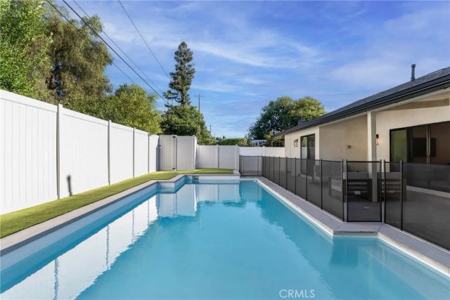 5722 Le Sage Avenue, Woodland Hills, CA 91367