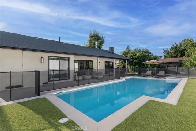 5722 Le Sage Avenue, Woodland Hills, CA 91367