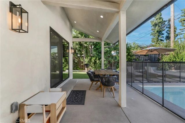 5722 Le Sage Avenue, Woodland Hills, CA 91367