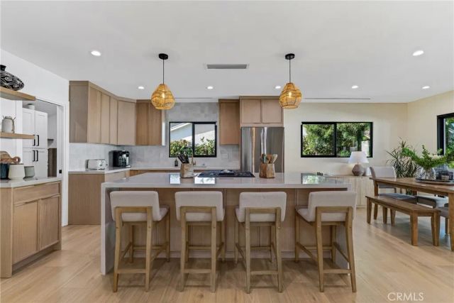 5722 Le Sage Avenue, Woodland Hills, CA 91367