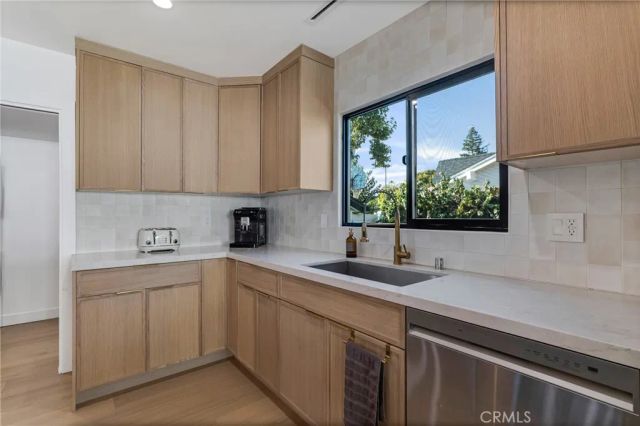 5722 Le Sage Avenue, Woodland Hills, CA 91367