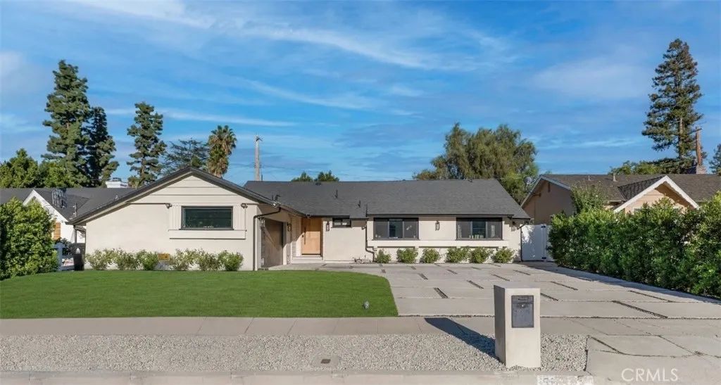 5722 Le Sage Avenue, Woodland Hills, CA 91367