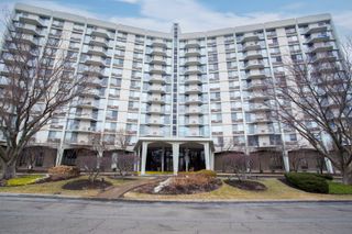 20 N Tower Road 12J, Oak Brook, IL 60523