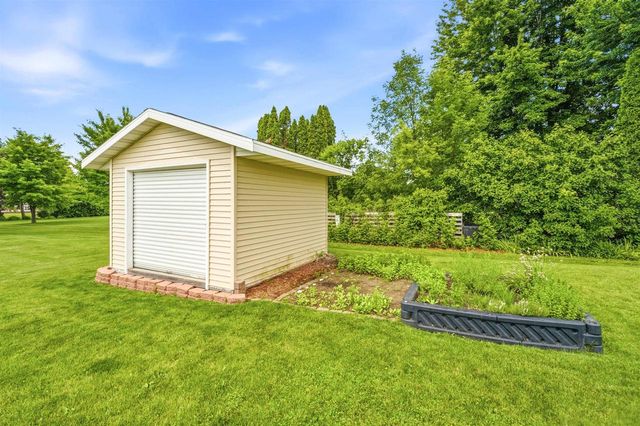 N2467 CHAPEL HILL DRIVE, Greenville, WI 54942
