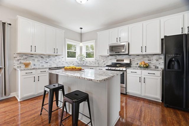 N2467 CHAPEL HILL DRIVE, Greenville, WI 54942