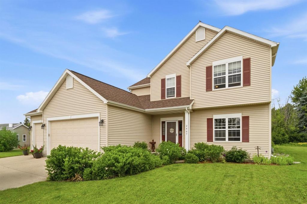 N2467 CHAPEL HILL DRIVE, Greenville, WI 54942