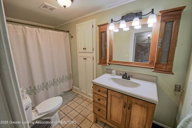 8250 Oneida, Grand Ledge, MI 48837
