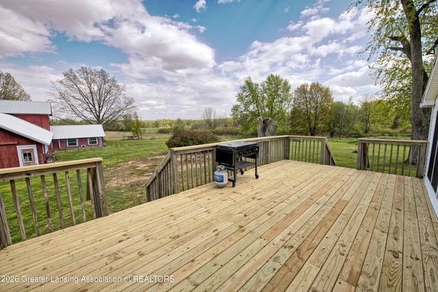 8250 Oneida, Grand Ledge, MI 48837