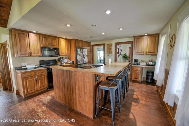 8250 Oneida, Grand Ledge, MI 48837