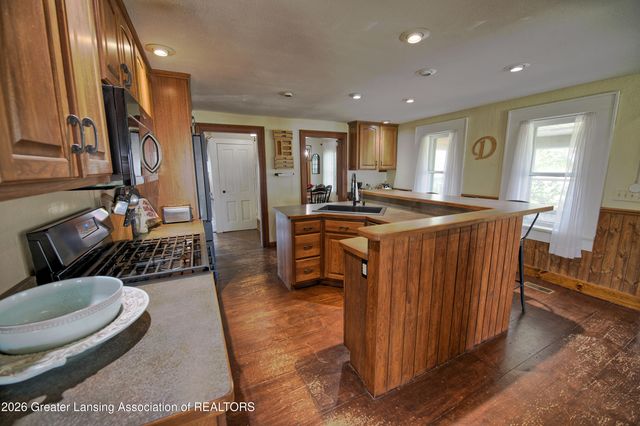 8250 Oneida, Grand Ledge, MI 48837