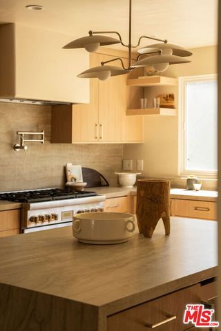 18 Voyage Street, Marina Del Rey, CA 90292