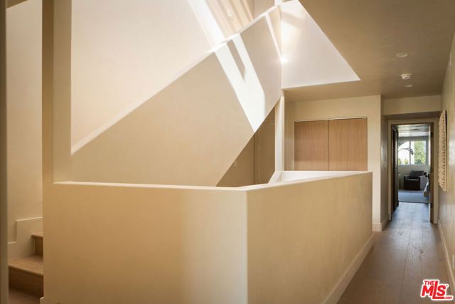 18 Voyage Street, Marina Del Rey, CA 90292