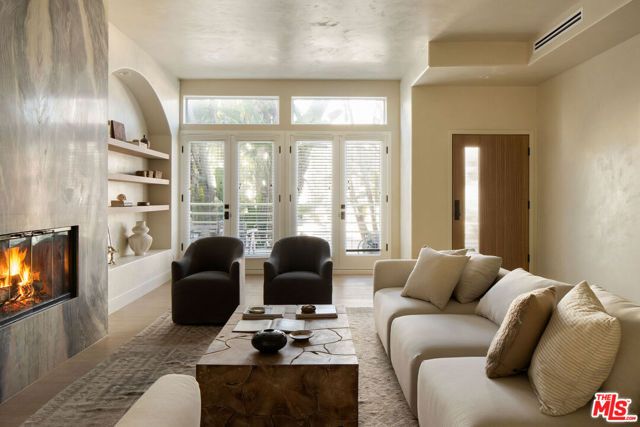 18 Voyage Street, Marina Del Rey, CA 90292