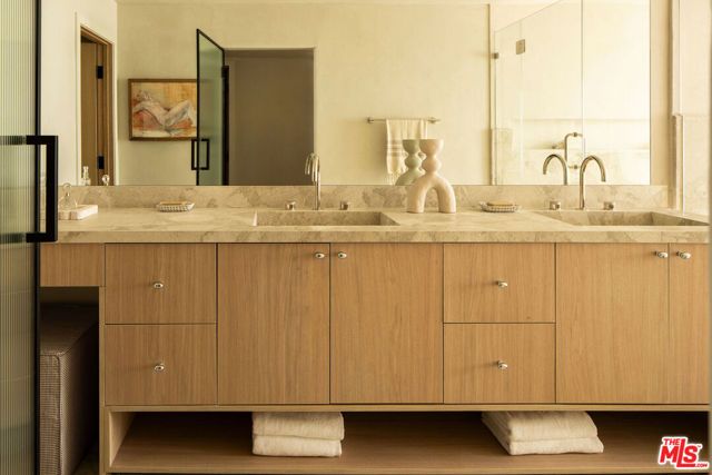 18 Voyage Street, Marina Del Rey, CA 90292