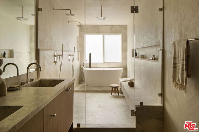 18 Voyage Street, Marina Del Rey, CA 90292