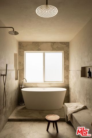 18 Voyage Street, Marina Del Rey, CA 90292