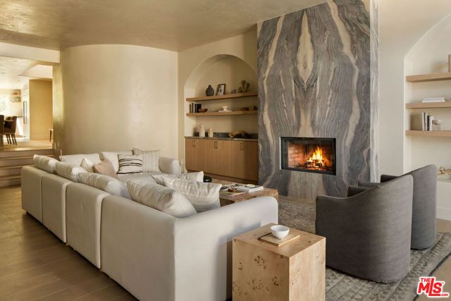 18 Voyage Street, Marina Del Rey, CA 90292