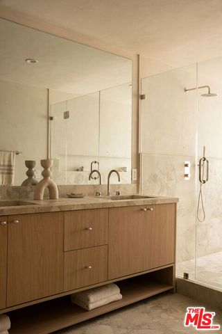 18 Voyage Street, Marina Del Rey, CA 90292