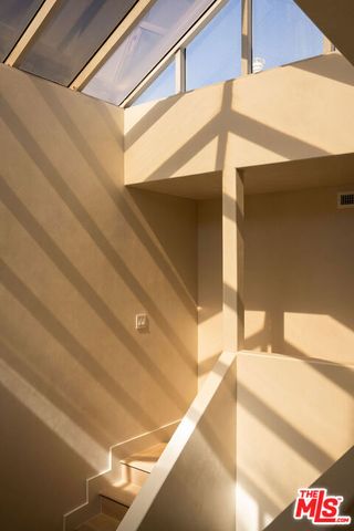 18 Voyage Street, Marina Del Rey, CA 90292