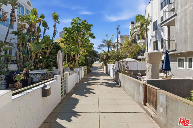 18 Voyage Street, Marina Del Rey, CA 90292
