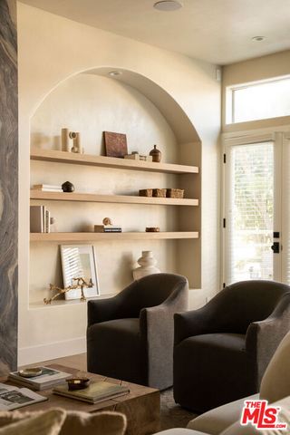 18 Voyage Street, Marina Del Rey, CA 90292