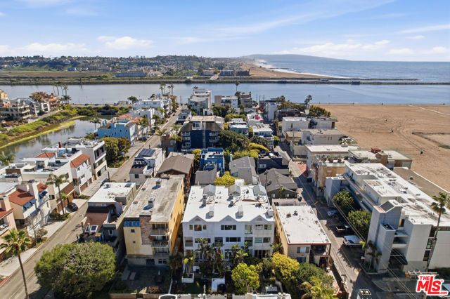 18 Voyage Street, Marina Del Rey, CA 90292