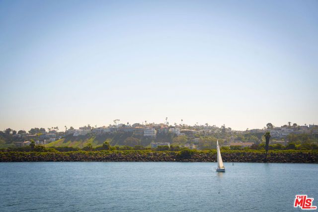 18 Voyage Street, Marina Del Rey, CA 90292