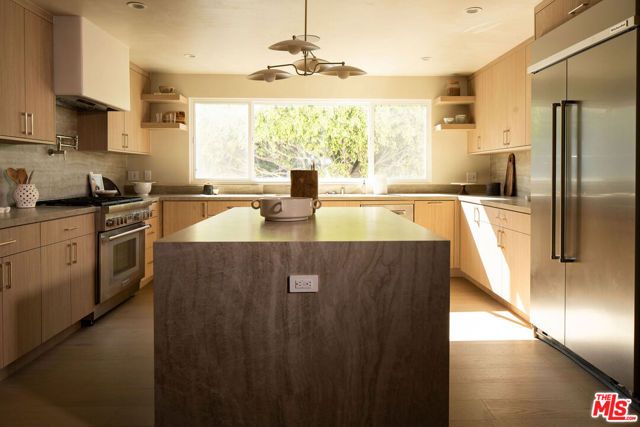 18 Voyage Street, Marina Del Rey, CA 90292