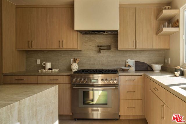 18 Voyage Street, Marina Del Rey, CA 90292