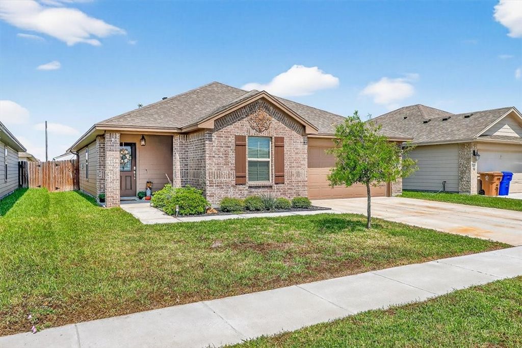 7718 Lariat Toss Dr, Corpus Christi, TX 78414