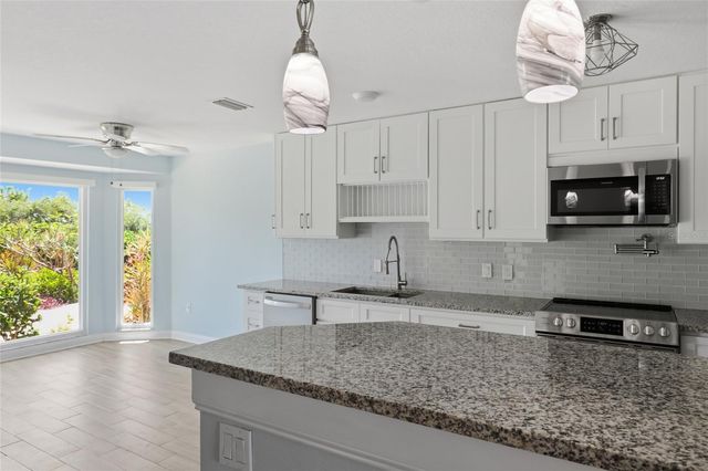 5207 86TH STREET COURT W, Bradenton, FL 34210