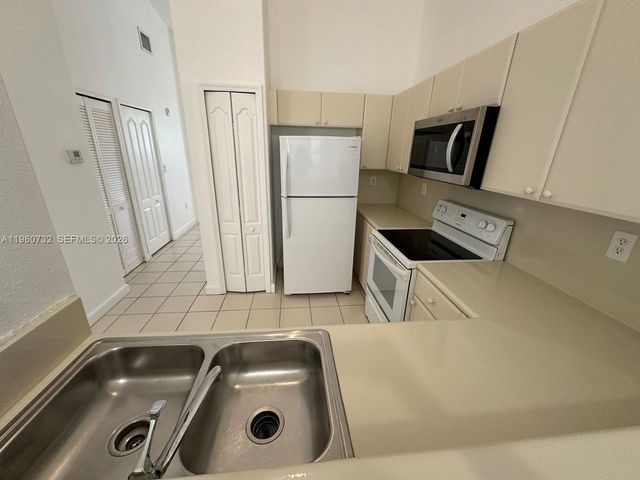 1568 SE 26th St 200, Homestead, FL 33035