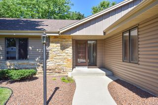 4585 S Delphine DRIVE, New Berlin, WI 53151