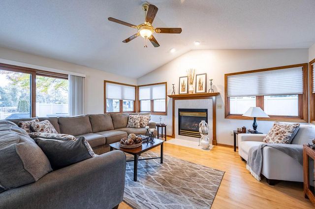 1317 Oak AVENUE N, Onalaska, WI 54650