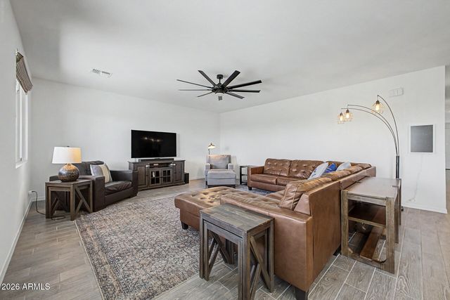 3295 E REBEL Lane, San Tan Valley, AZ 85143
