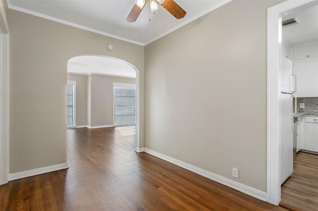 5829 E MOCKINGBIRD Lane, Dallas, TX 75206