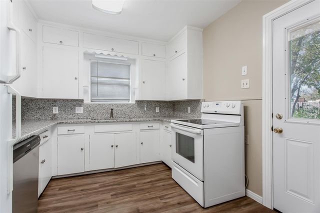 5829 E MOCKINGBIRD Lane, Dallas, TX 75206