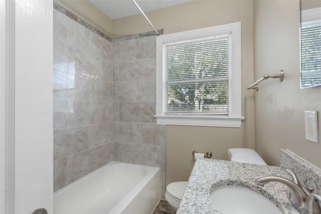 5829 E MOCKINGBIRD Lane, Dallas, TX 75206