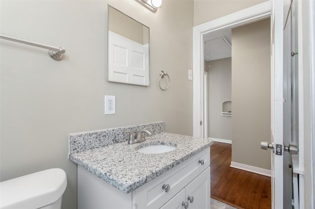 5829 E MOCKINGBIRD Lane, Dallas, TX 75206