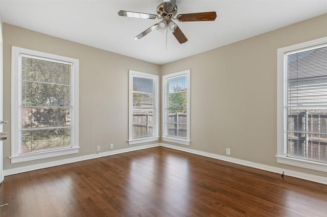 5829 E MOCKINGBIRD Lane, Dallas, TX 75206